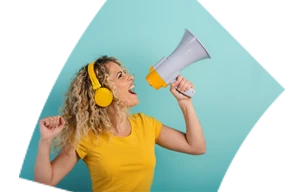 femme avec un mégaphone